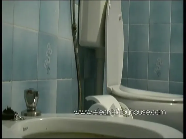 Dutch Solo Poop Clip Made For Electric Lady House (pooping, scat) - popular extreme video on XXXExtreme
